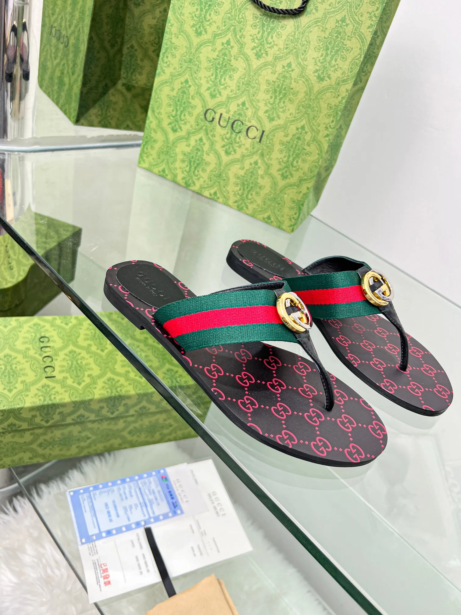 👟👟Ex-factory price 280👟👟 Gucci·Gucci💗 Classic flip-flops.  This is an amazing shoe, a luxury brand loved by celebrities and Internet celebrities😼The original hardware of the counter is gold and silver with double G buckles. 1:1 reproduction purely handmade.  German technology 3D printing logo.  Number of yards 35-45